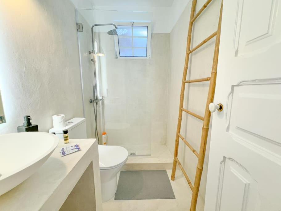 Costa Inn Beach House With Pool By Homeful Homes Кошта-да-Капарика Экстерьер фото