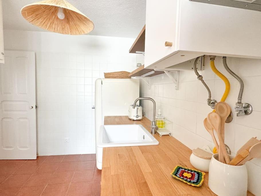 Costa Inn Beach House With Pool By Homeful Homes Кошта-да-Капарика Экстерьер фото