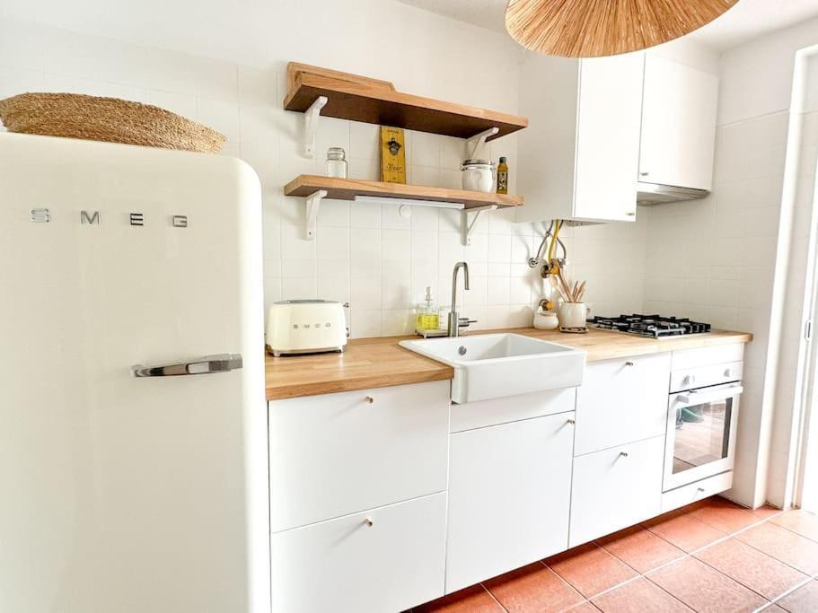 Costa Inn Beach House With Pool By Homeful Homes Кошта-да-Капарика Экстерьер фото
